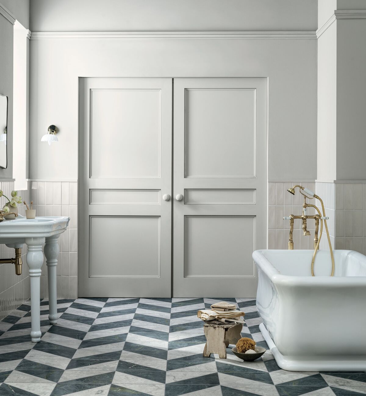 How Do You Use Mixed Tile Sizes in a Single Bathroom Layout?