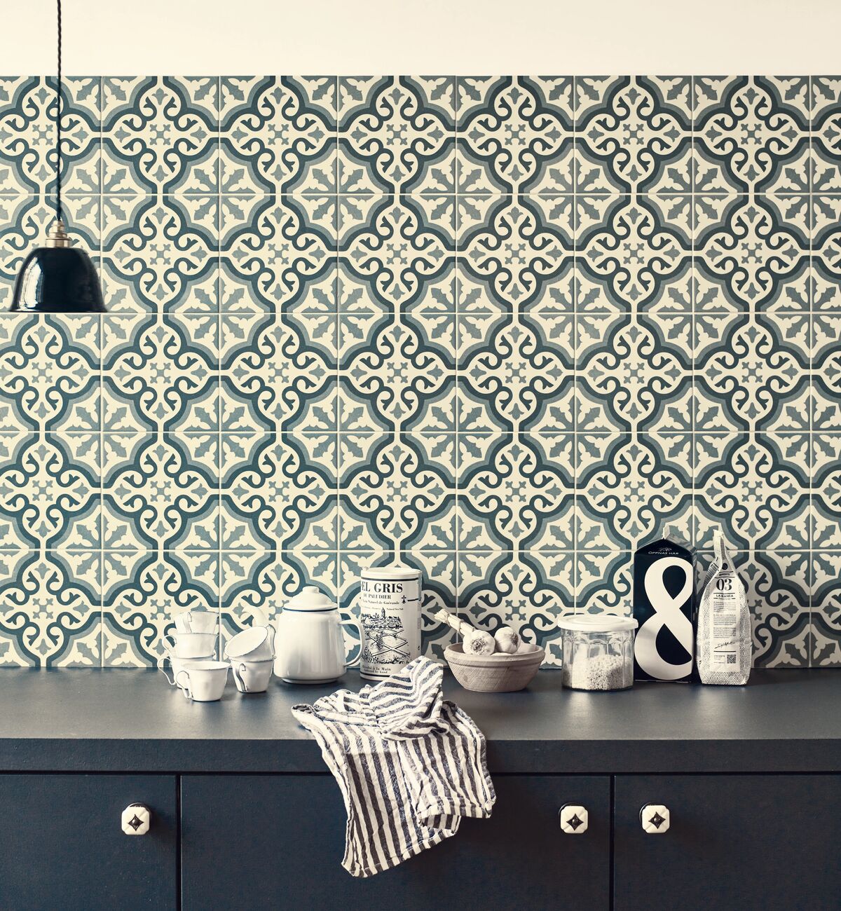 Hand-painted ceramic kitchen tile accent